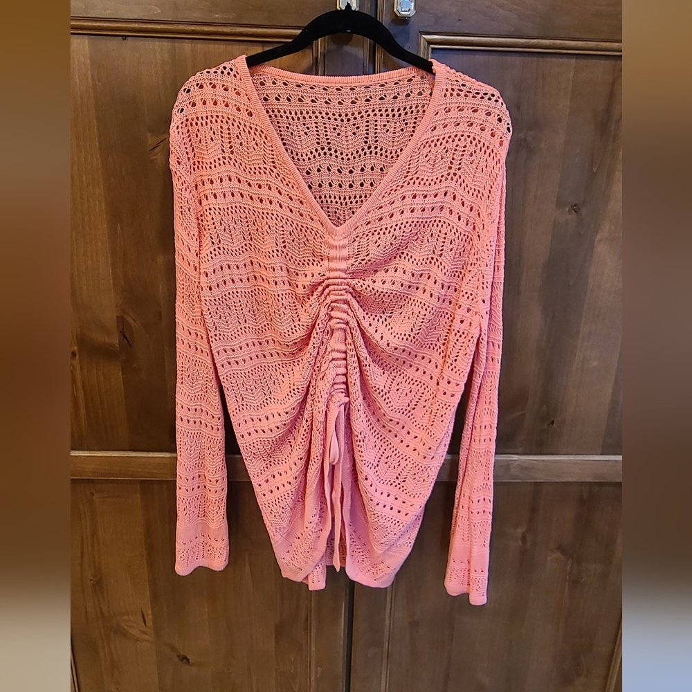Crochet sweater with adjustable front